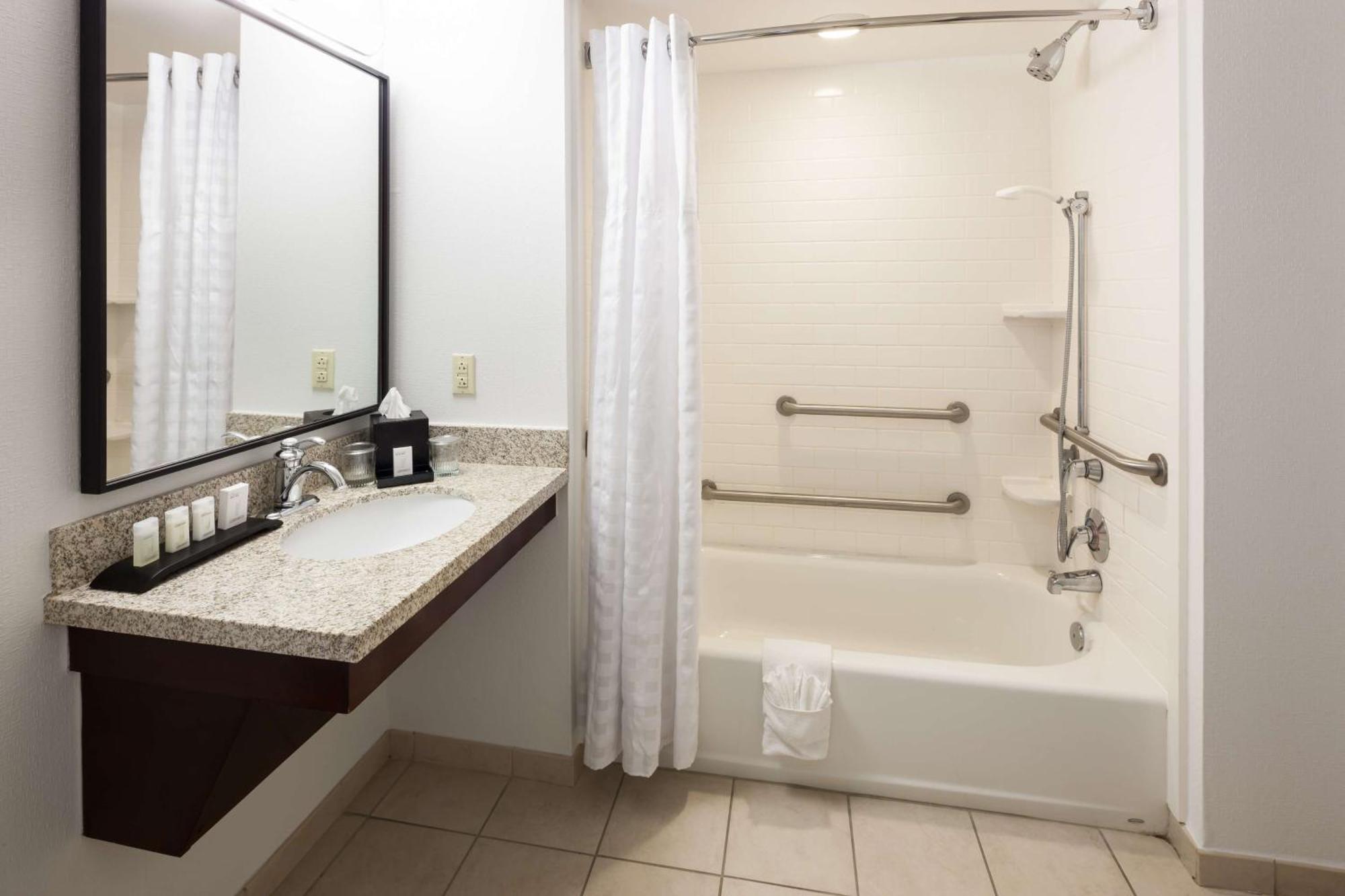 Embassy Suites By Hilton Tampa Brandon Heartland Eksteriør billede