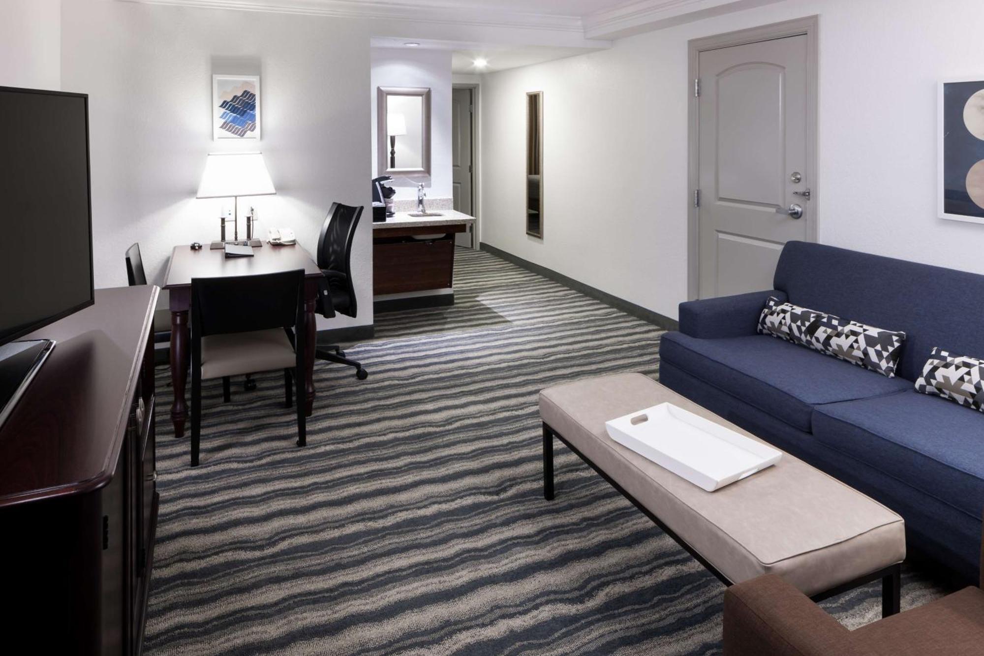 Embassy Suites By Hilton Tampa Brandon Heartland Eksteriør billede
