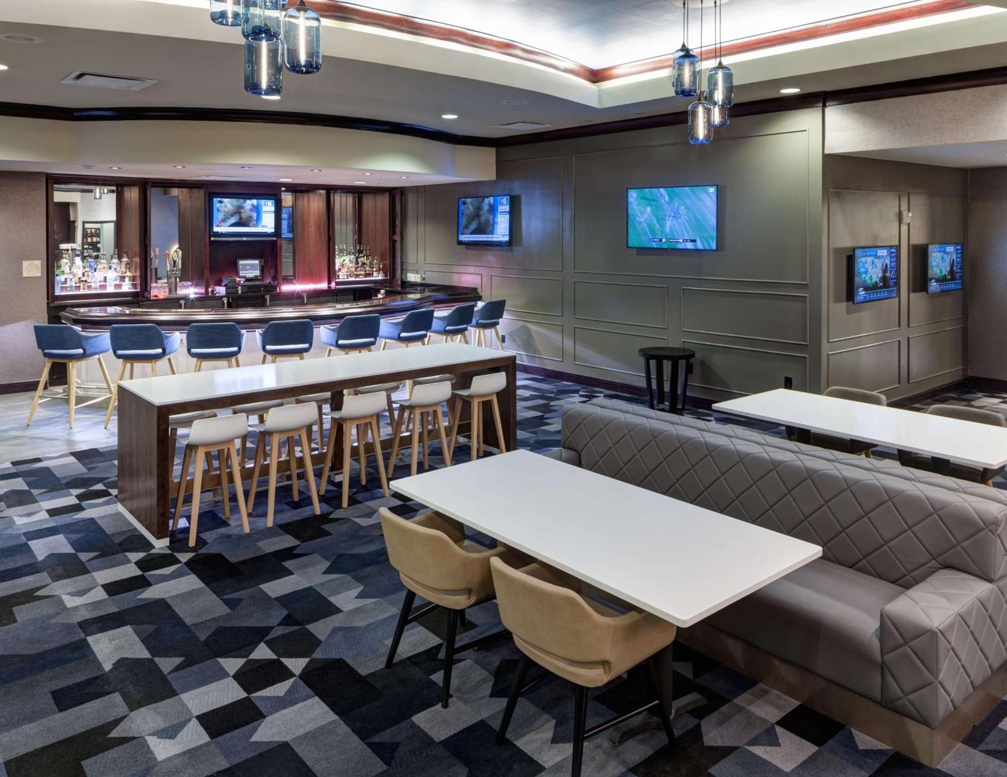 Embassy Suites By Hilton Tampa Brandon Heartland Eksteriør billede