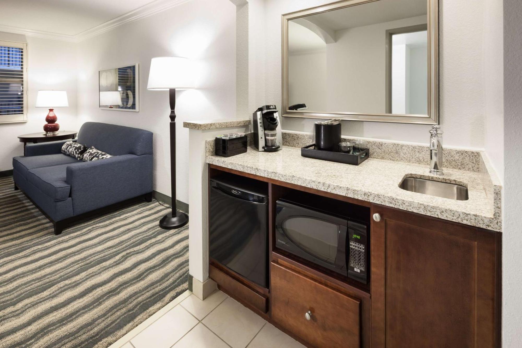 Embassy Suites By Hilton Tampa Brandon Heartland Eksteriør billede