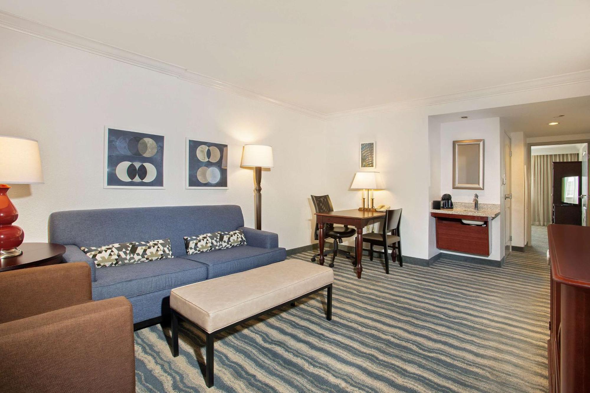 Embassy Suites By Hilton Tampa Brandon Heartland Eksteriør billede