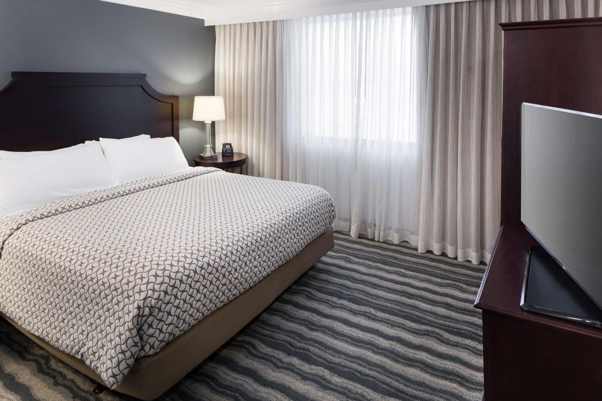 Embassy Suites By Hilton Tampa Brandon Heartland Eksteriør billede