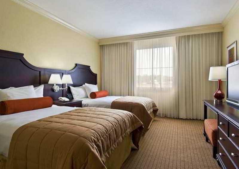 Embassy Suites By Hilton Tampa Brandon Heartland Eksteriør billede