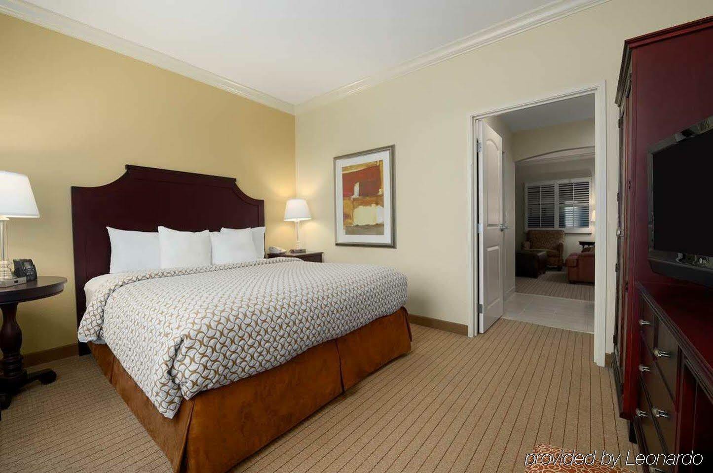 Embassy Suites By Hilton Tampa Brandon Heartland Eksteriør billede