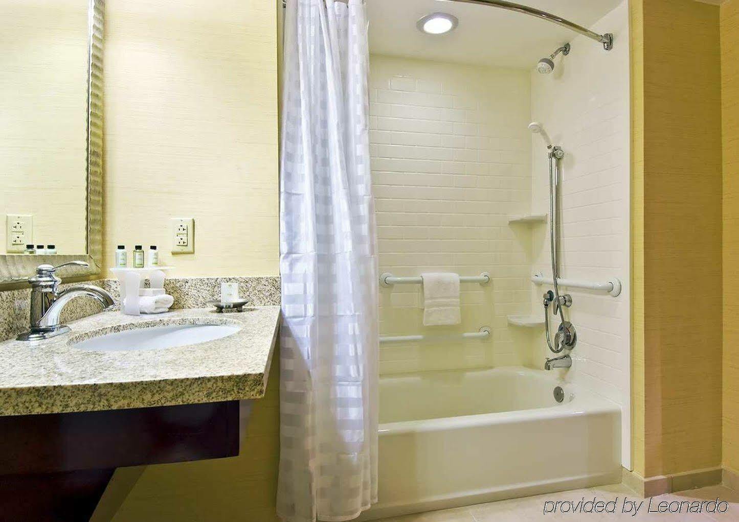Embassy Suites By Hilton Tampa Brandon Heartland Eksteriør billede