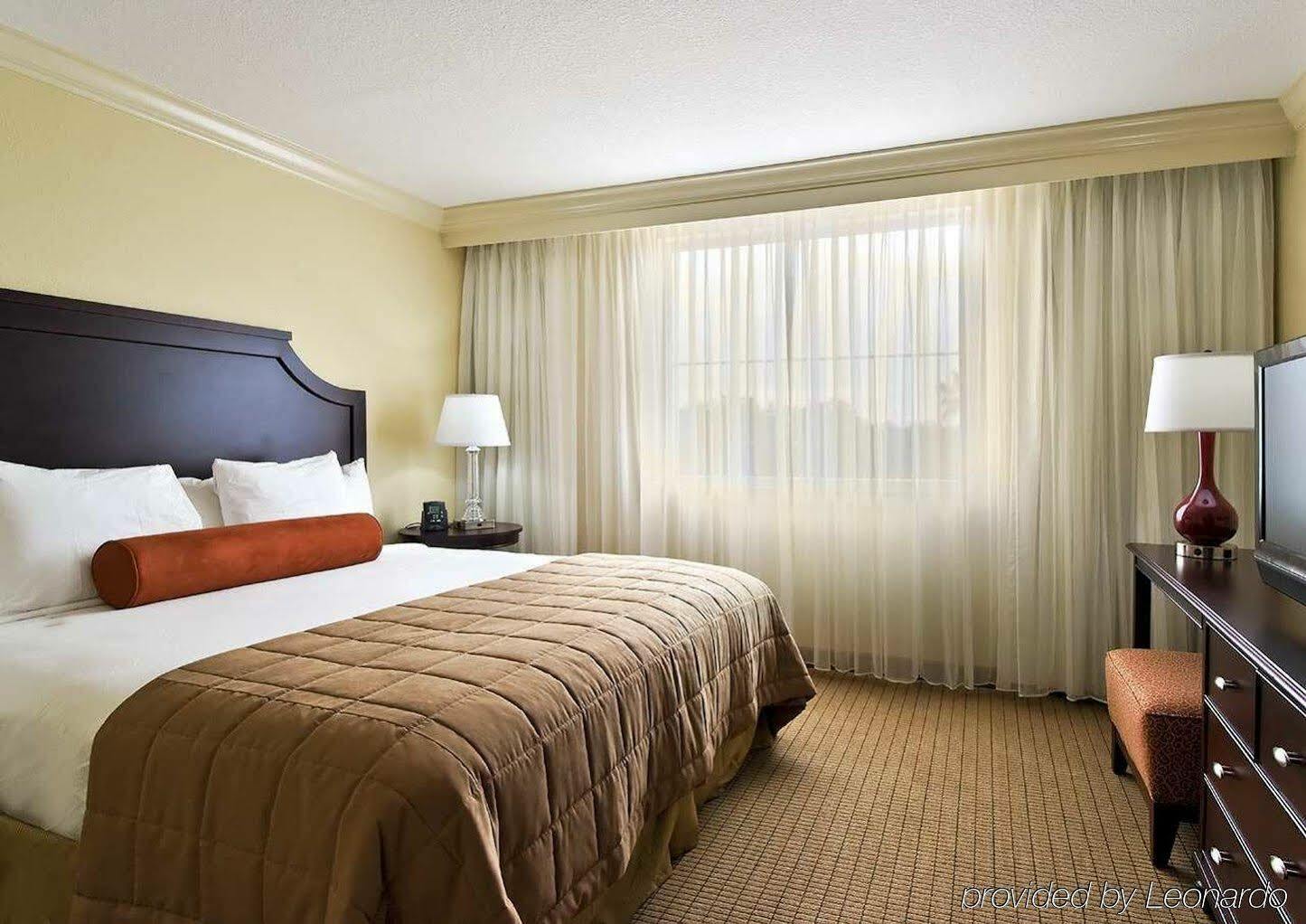 Embassy Suites By Hilton Tampa Brandon Heartland Eksteriør billede