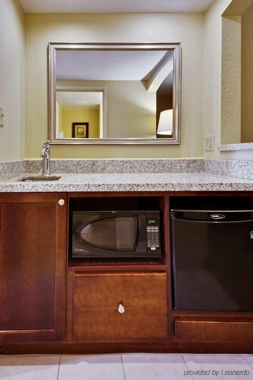 Embassy Suites By Hilton Tampa Brandon Heartland Eksteriør billede